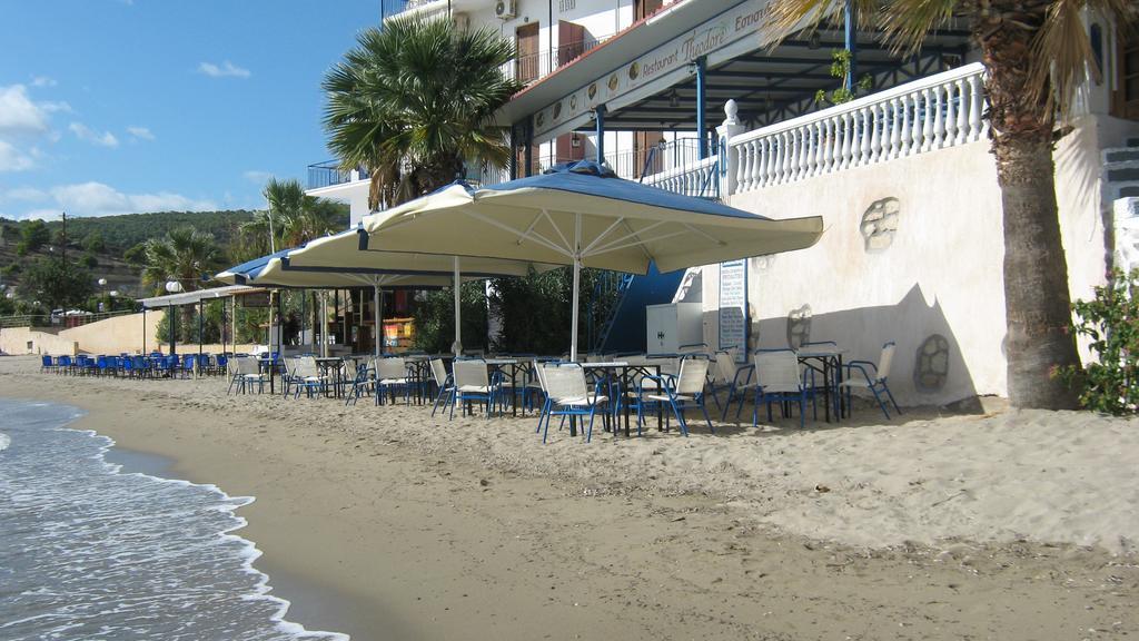 Oasis Hotel Theodoros & Litsa Galaris Agia Marina  Екстер'єр фото
