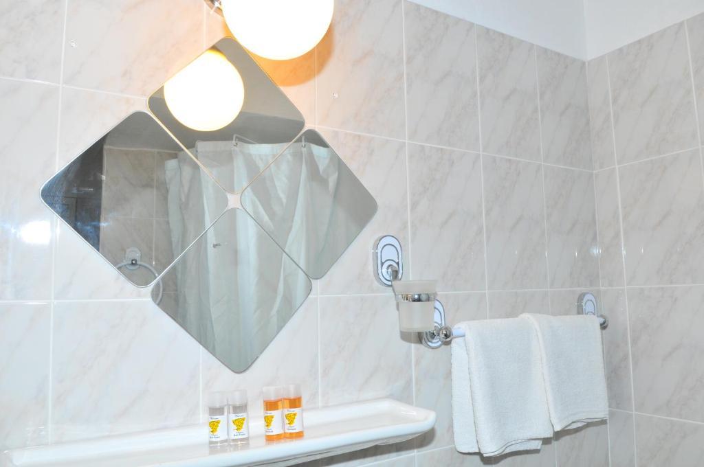 Oasis Hotel Theodoros & Litsa Galaris Agia Marina  Екстер'єр фото